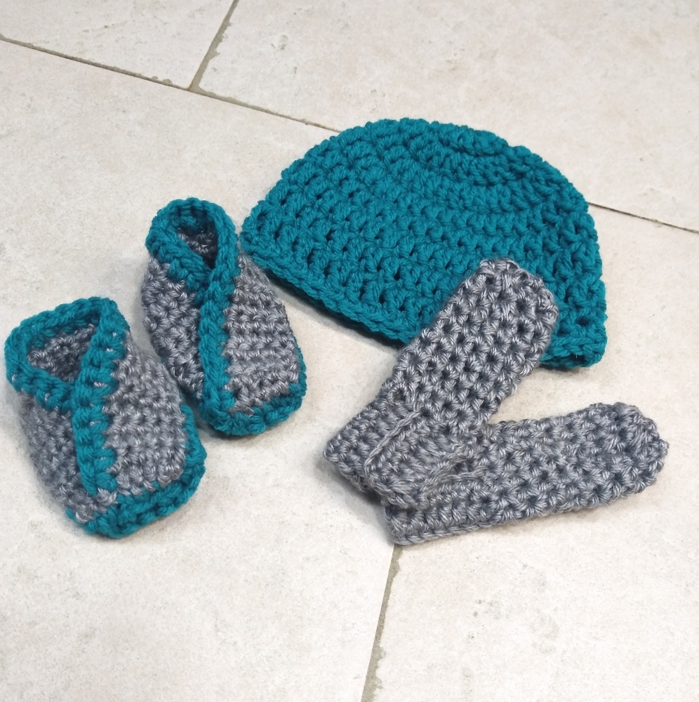 Newborn Handmade Set Crotchet Hat Booties Mittens